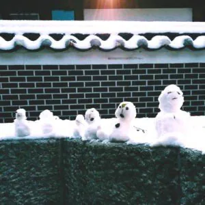 Snowmen on roof